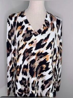 NWOT Belle By Kim Gravel Leopard Print Tripleluxe Knit V-Neck Long Sleeve Top
